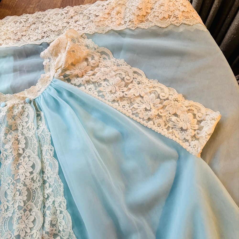 🦋 1960’s Peignoir Robe 🦋 - Picture 5 of 13